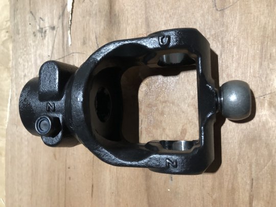 Вилка широкоугольного шарнира 8-ой серии на 21 шлиц под крестовину 35*106,5х30,2*106