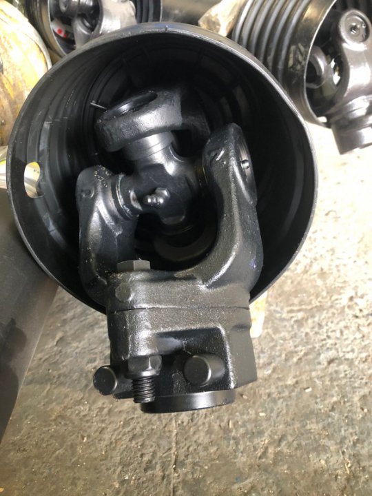 Вал карданный 4-ой серии, с широкоугольным шарниром, c муфтой срезной болт, 380Нм, крестовина 27х74,6