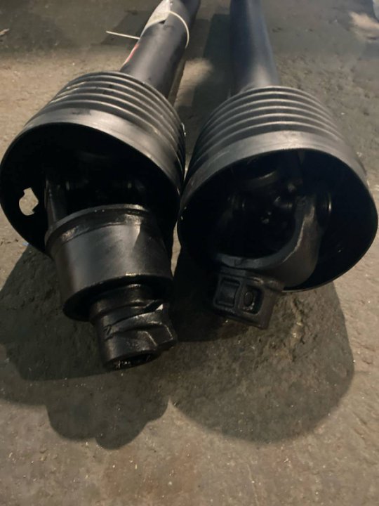 Карданный вал с обгонной муфтой 2400Нм, с защитным кожухом 220Нм, L=1000мм, с крестовиной 23,8х61,3; 6, 8 шлицов