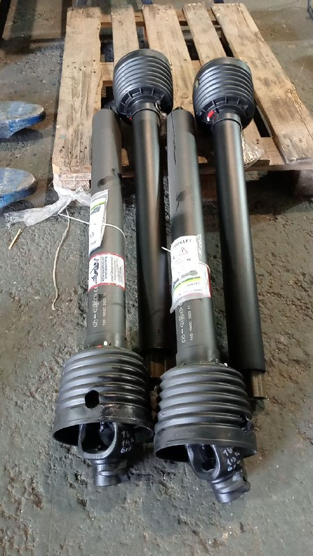 Карданный вал 4-ой серии с защитным кожухом 380Нм, L=1400мм крестовина 27х74,6; шлицы 6, 8, 21, шпонка 25, 30, 35 мм