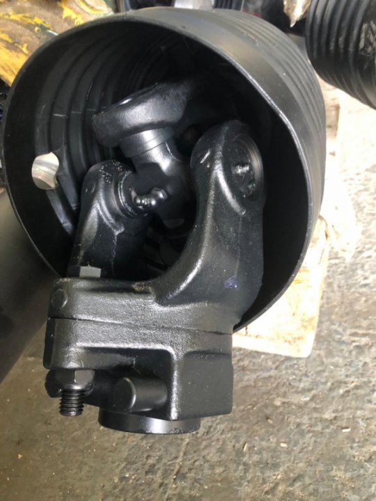 Вал карданный 4-ой серии с защитным кожухом 380Нм, с муфтой срезной болт 1600Нм