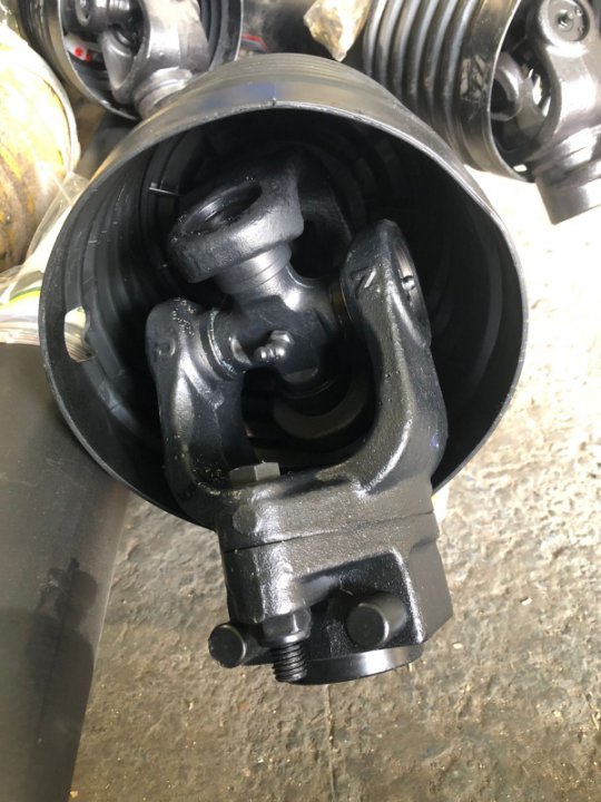 Вал карданный 4-ой серии с защитным кожухом 380Нм, с обгонной муфтой и срезной болт 1600Нм