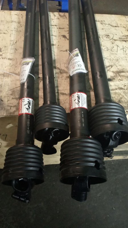 Карданный вал 6-ой серии с защитным кожухом 710Нм, L=1000мм крестовина 30,2х92, профиль треугольник